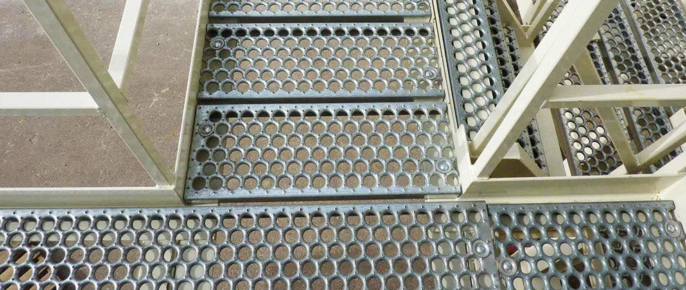 Non-slip punching plate